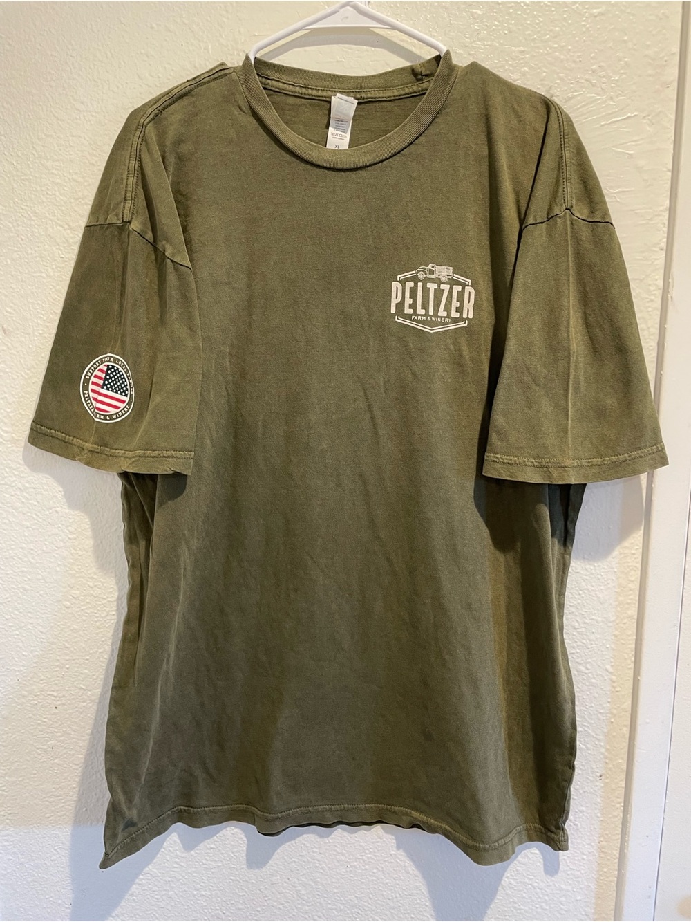 Peltzer Farm & Winery Olive Green Crewneck T-Shirt Men's Size XL 🇺🇸 Regular Fit